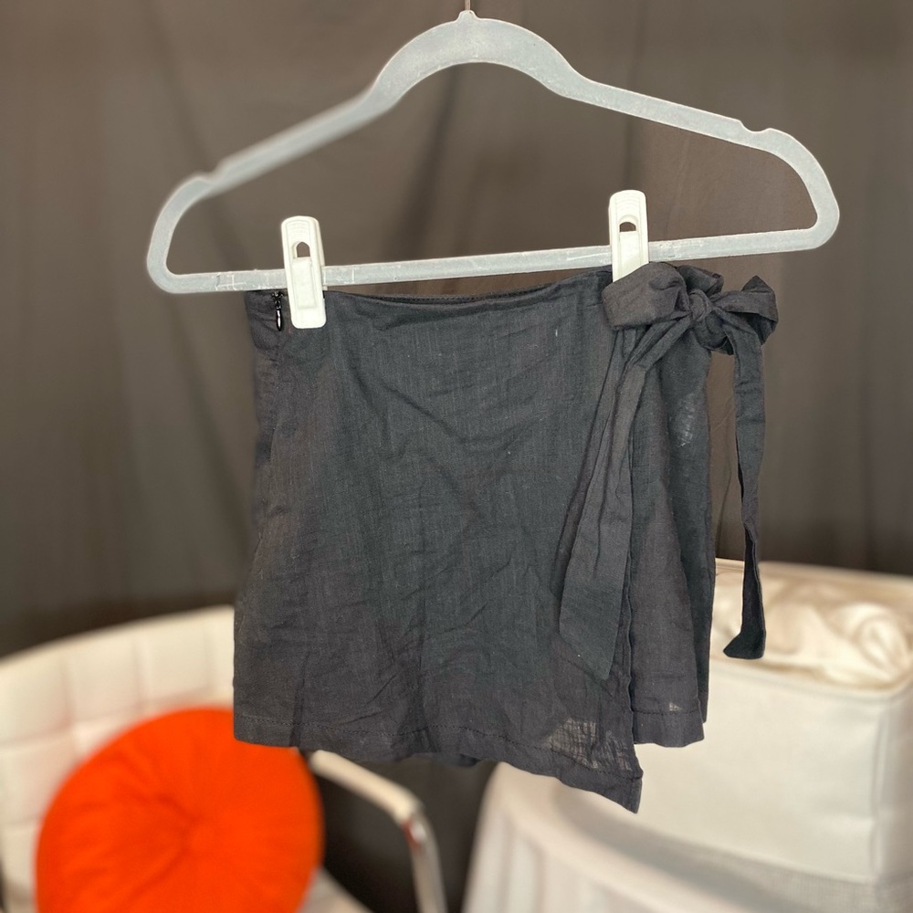 Black Skort